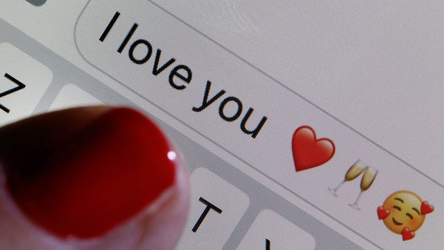 Study: People who frequently use emojis with potential partners have more romance, intimacy