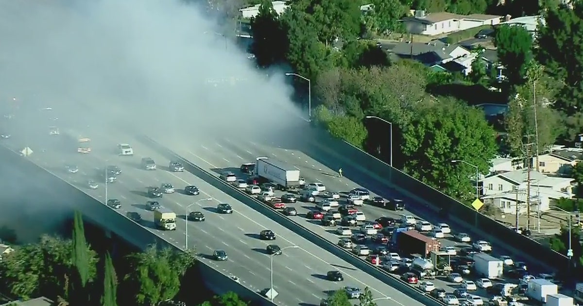 Crews battle multiple brush fires along 118 Freeway in Granada Hills ...