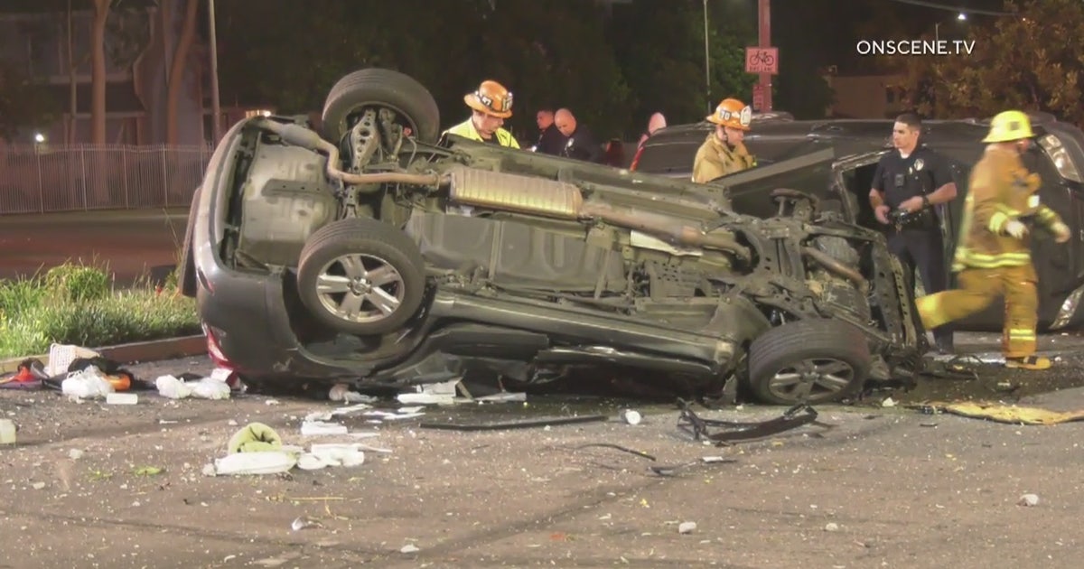 2 killed after pursuit ends in violent crash in Northridge parking lot ...