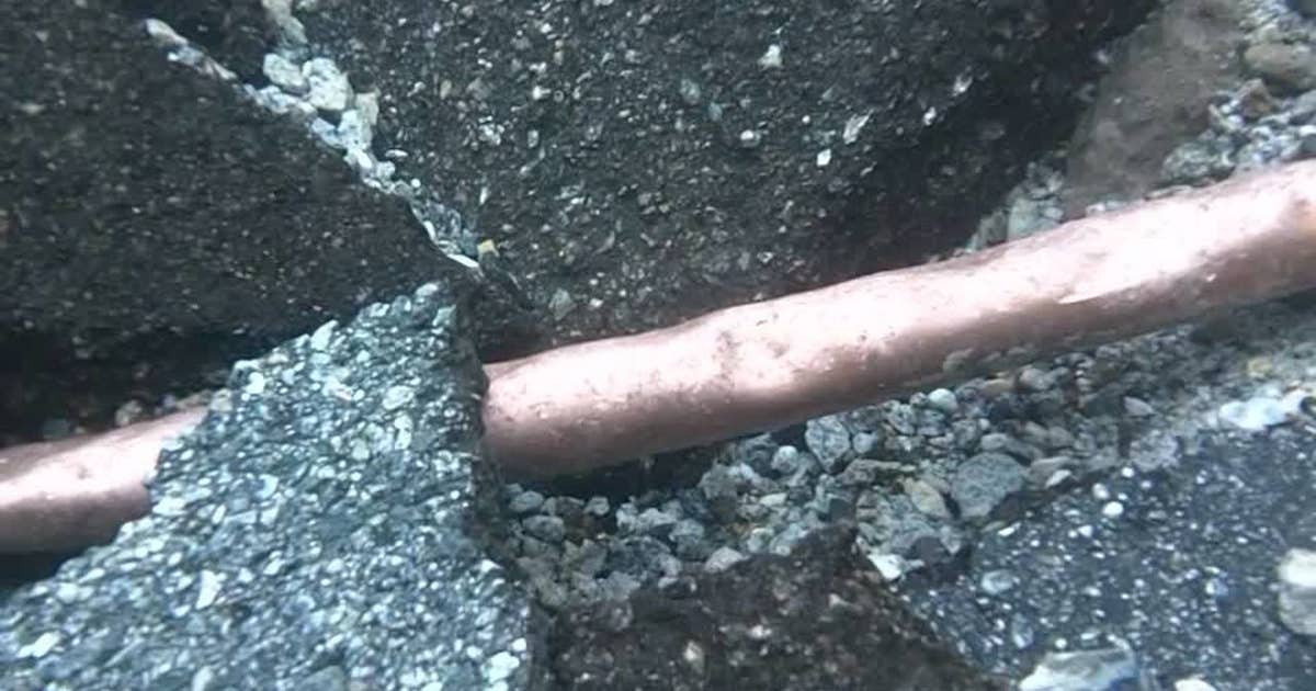 Water main break causes sinkhole in Tarzana | FOX 11 Los Angeles