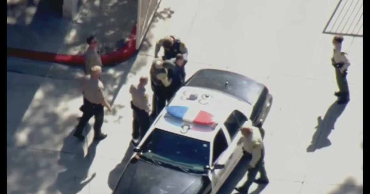 Reckless driver leads deputies on chase in Santa Clarita | FOX 11 Los ...