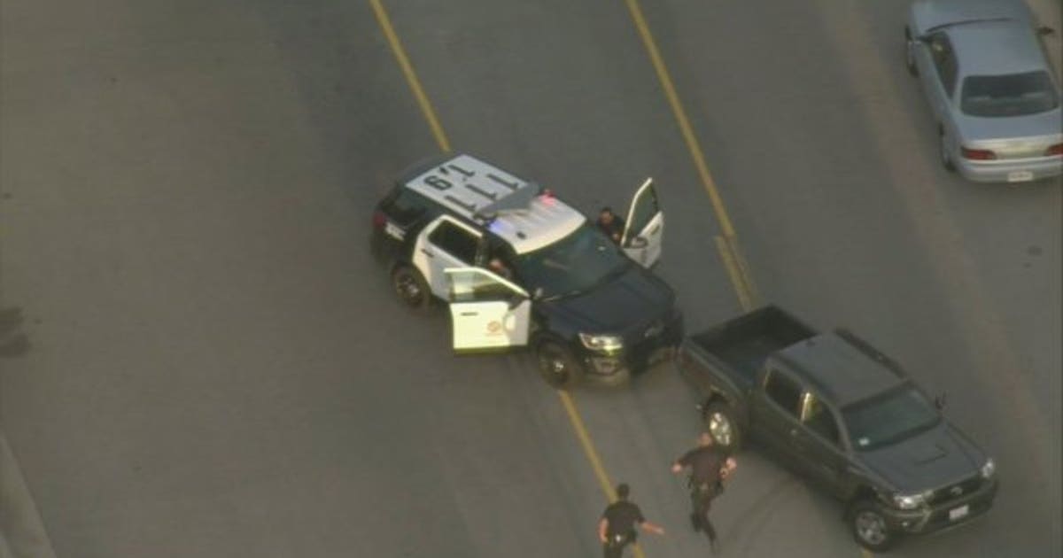 High-speed chase ends after female suspect attempts to jump in police ...