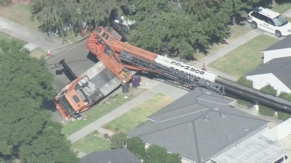 1 person injured after crane collapses in Long Beach neighborhood