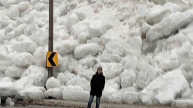 Massive ice piles on shores of Niagara River