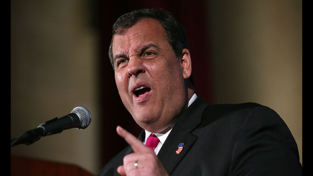 Chris Christie confronts fan at Milwaukee Brewers game