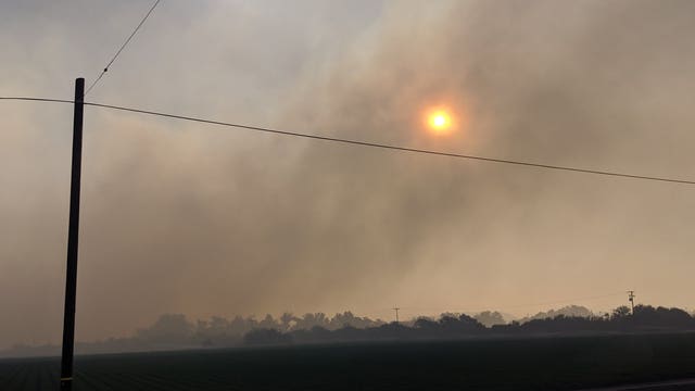 Brush fire sparks in Oxnard near golf course; voluntary evacuation orders issued