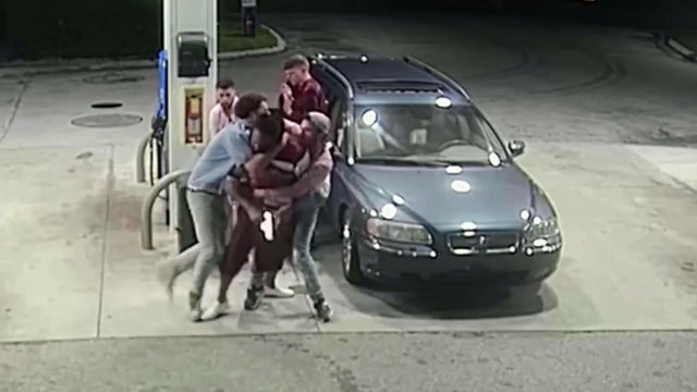 Spring breakers fight back, foiling would-be robbery