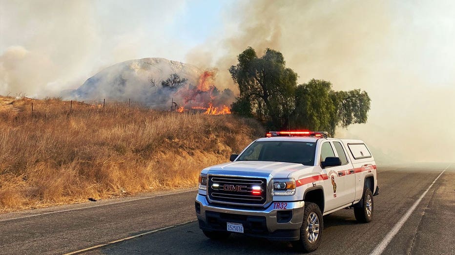 Hill Fire Breaks Out Near 60 Freeway In Jurupa Valley Prompting ...