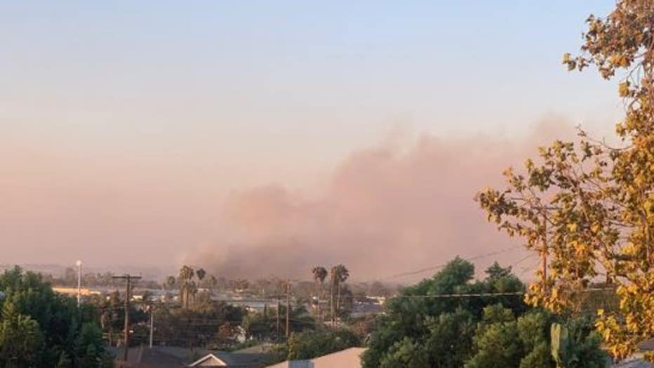 Brush fire sparks in Oxnard near golf course; voluntary evacuation
