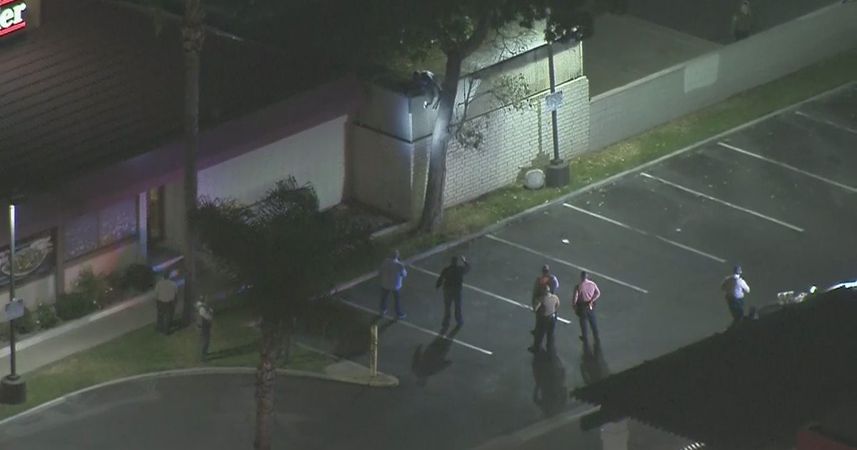 Man arrested after standoff atop Pico Rivera Sizzler restaurant | FOX ...