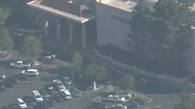 High-speed chase ends in Thousand Oaks when suspects escape into Macy's