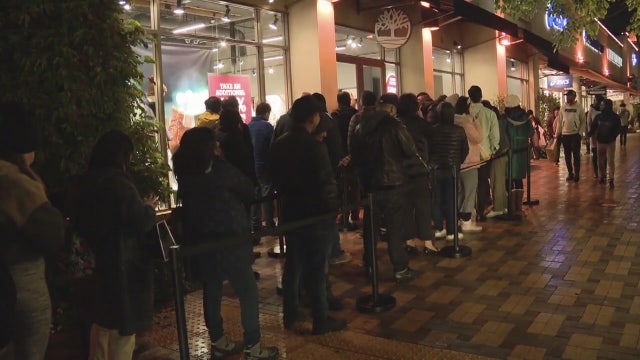 Shorter shopping season intensifies hunt for holiday deals