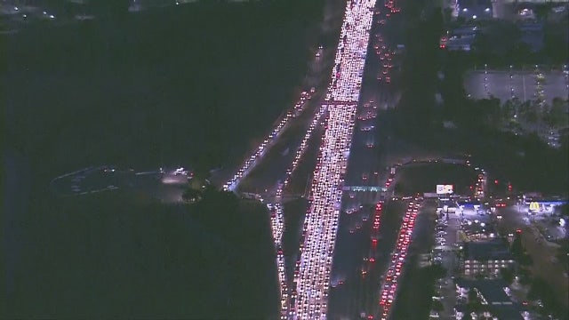 Deadly crash snarls traffic on southbound 5 Freeway at 405 Freeway split
