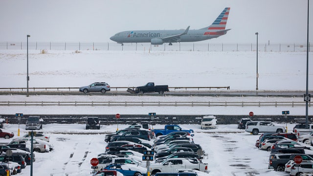 Thanksgiving travelers brace for winter storms