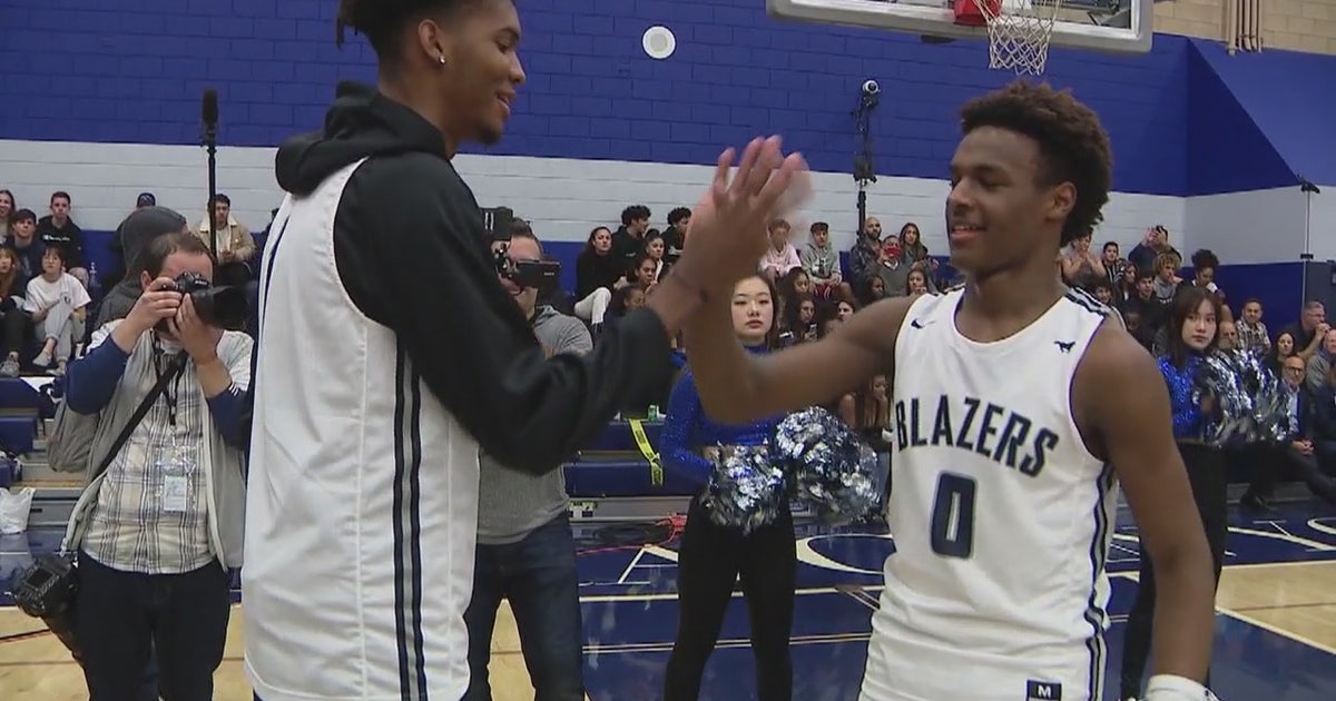 Sons of basketball superstars bring a sold-out crowd to Sierra Canyon ...