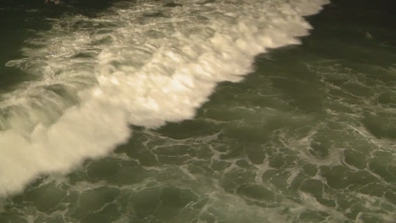 Health official extends beach water use advisory for LA County