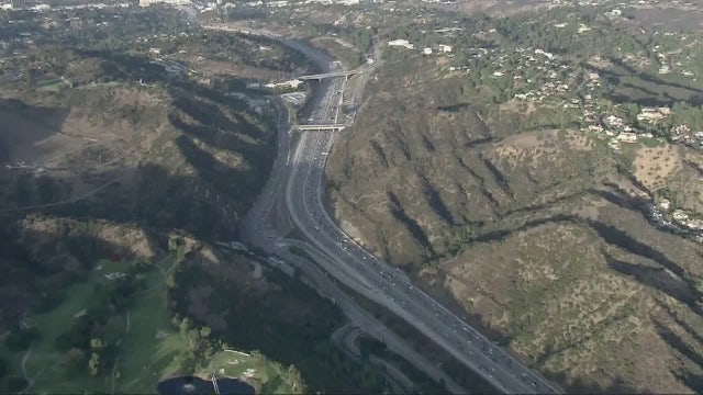 Officials consider toll lanes on 405 Freeway to relieve congestion