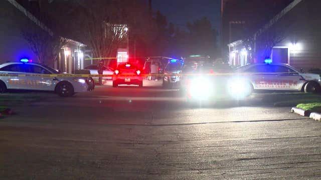 Father killed in robbery at apartment while girlfriend, kids were home