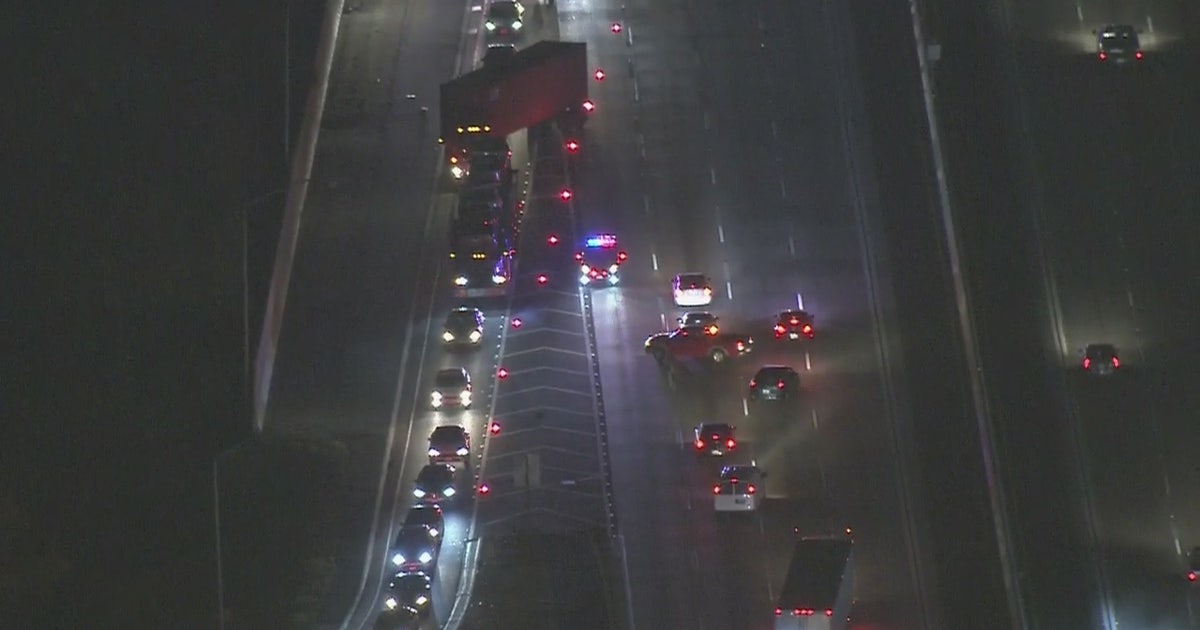 Man killed in two-vehicle collision on 405 Freeway in Hawthorne | FOX ...