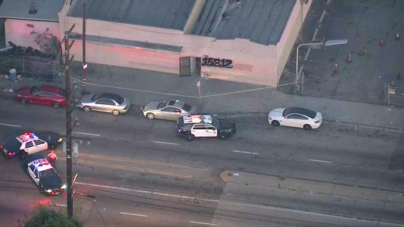 Authorities investigating shooting that injured 1 person in Compton