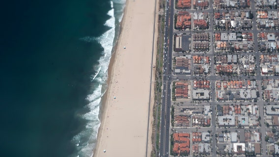 False report of tsunami approaching Huntington Beach triggers sirens, alert