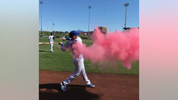 'It's a girl!' Chicago Cubs infielder helps with couple's gender reveal