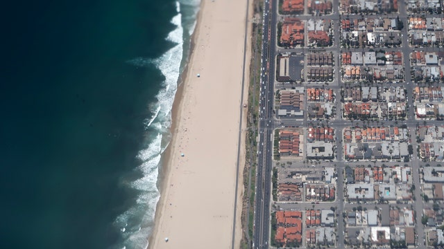 False report of tsunami approaching Huntington Beach triggers sirens, alert