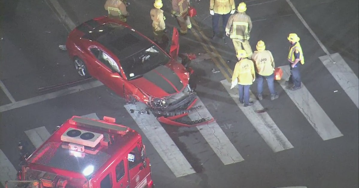 5 people injured in Van Nuys multi-car crash | FOX 11 Los Angeles