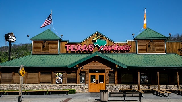 Texas Roadhouse CEO foregoes salary for 1 year to pay workers amid coronavirus: reports