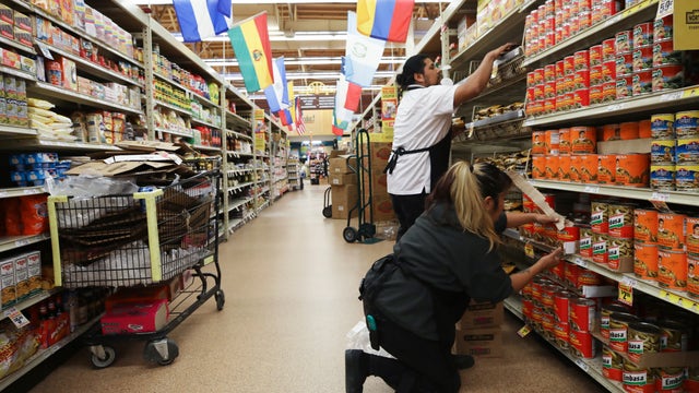 L.A. County Board passes motion to protect grocery store workers, delivery drivers amid COVID-19 pandemic