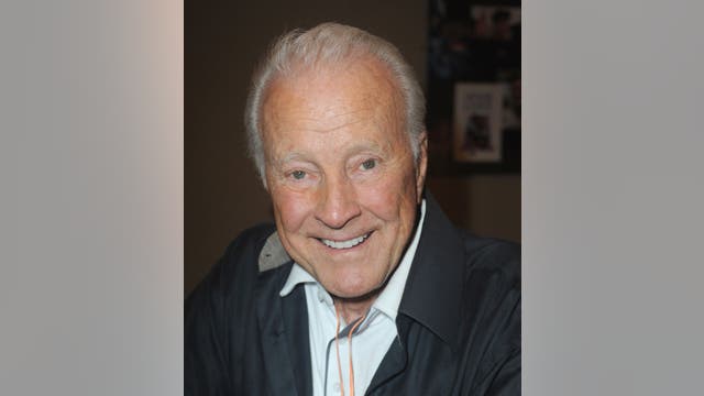 'Carol Burnett,' Wonder Woman' actor Lyle Waggoner dies at 84