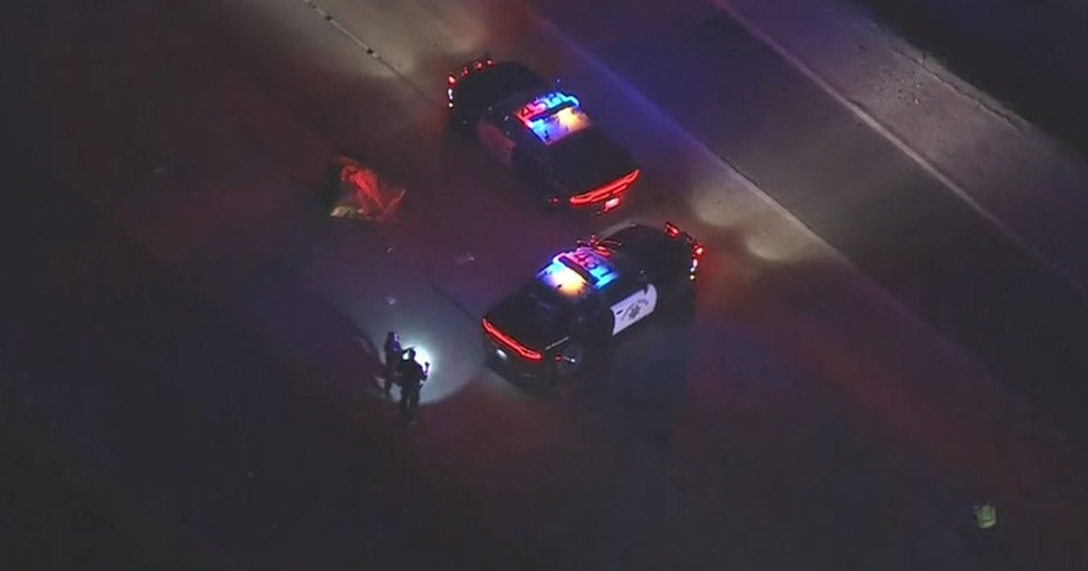 Woman fatally struck by two vehicles on 210 Freeway in Sylmar | FOX 11 ...