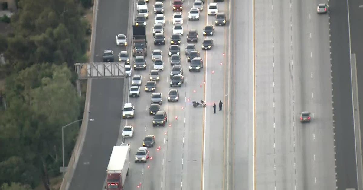 Deadly motorcycle crash shuts down portion of 405 Freeway in North ...