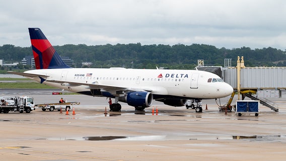 Delta to temporarily suspend service from Long Beach, Burbank airports