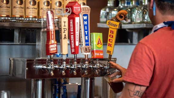 Bars, wineries allowed to serve alcoholic drinks to go, with food