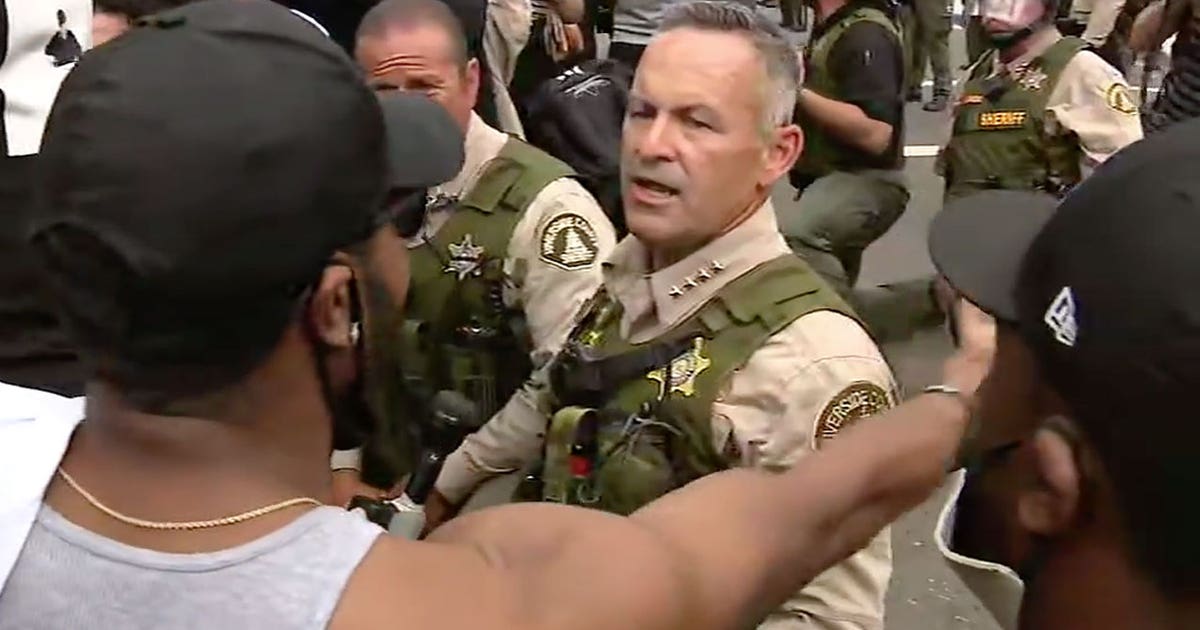 Riverside County Sheriff Chad Bianco and his deputies take a knee in ...
