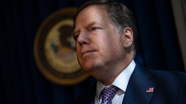 Top Manhattan prosecutor leaves job after standoff with Barr