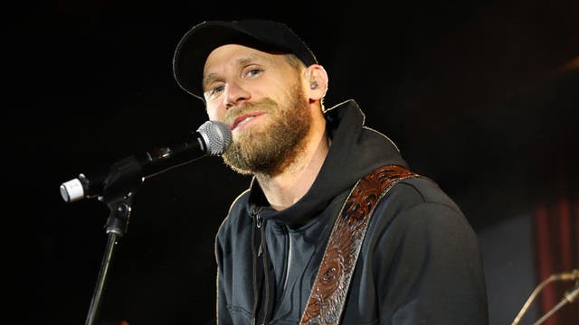 Critics slam country artists for playing for unmasked crowds with no social distancing
