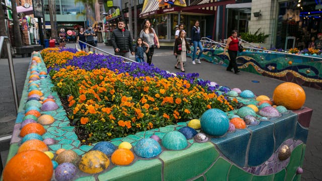 Universal CityWalk starts phased reopening