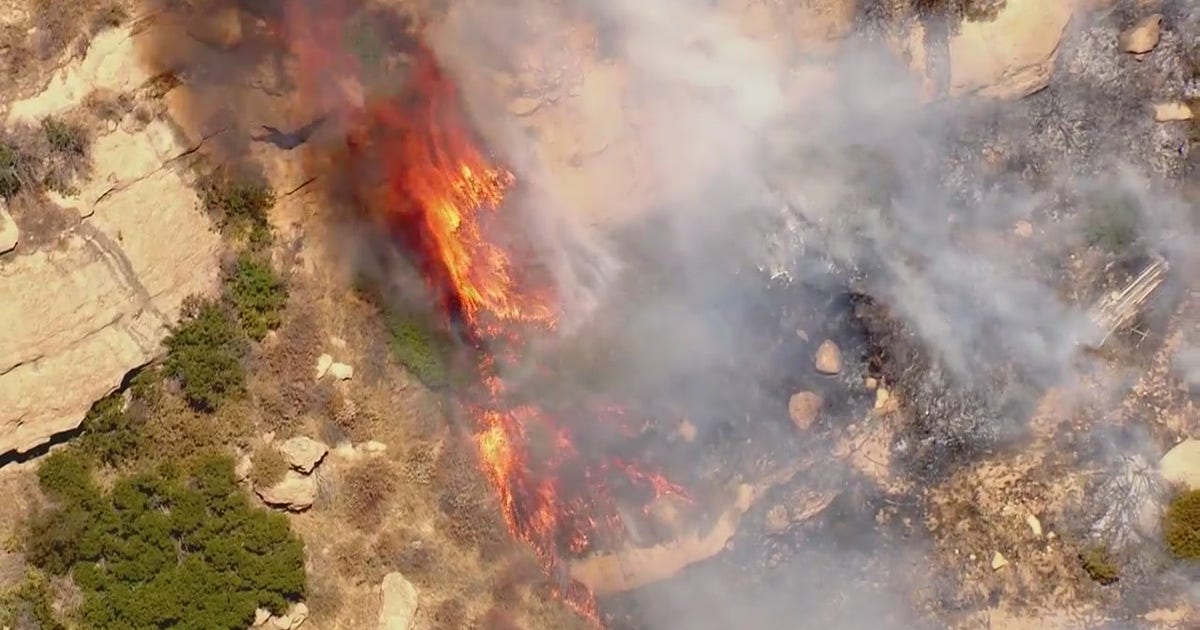 Brush fire sparks near homes near Chatsworth | FOX 11 Los Angeles