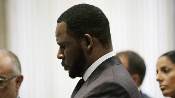 Feds: Men with ties to R. Kelly threatened his accusers