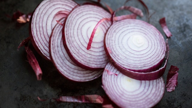 Health officials link US salmonella outbreak to red onions