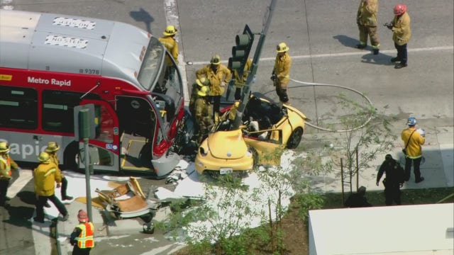 14 injured in crash involving bus in East Los Angeles