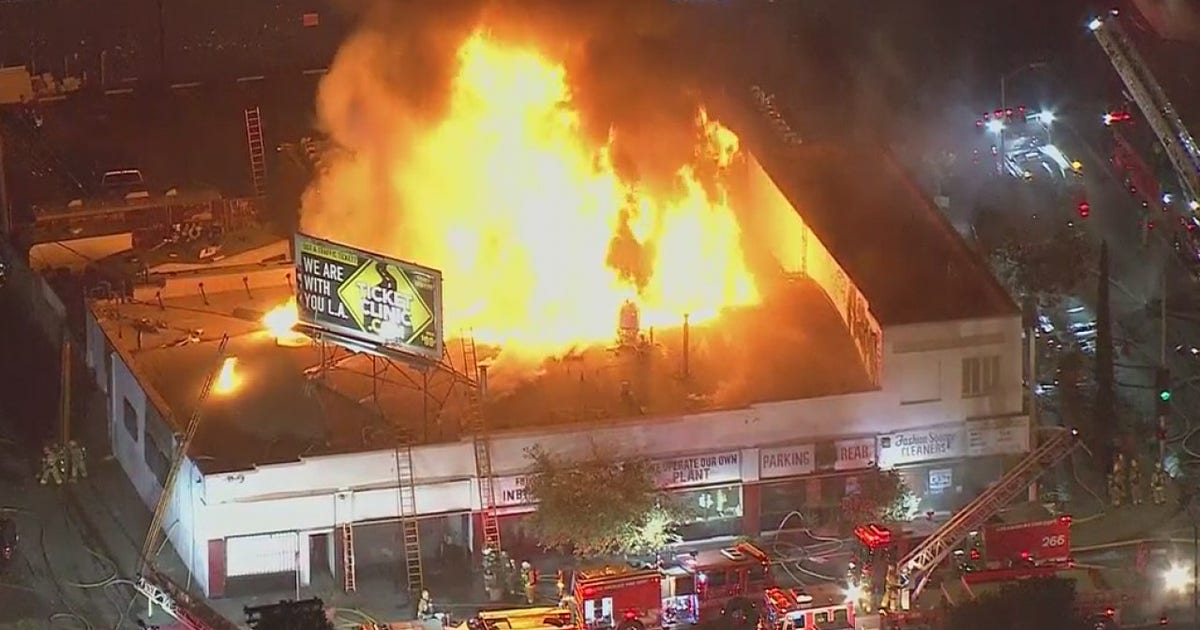 Fire damages commercial building in South Los Angeles | FOX 11 Los Angeles