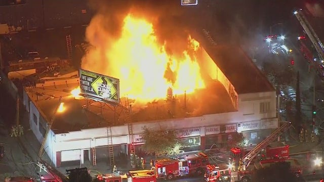 Fire damages commercial building in South Los Angeles