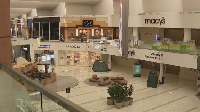 Los Angeles County indoor shopping malls remain closed and it's killing small businesses