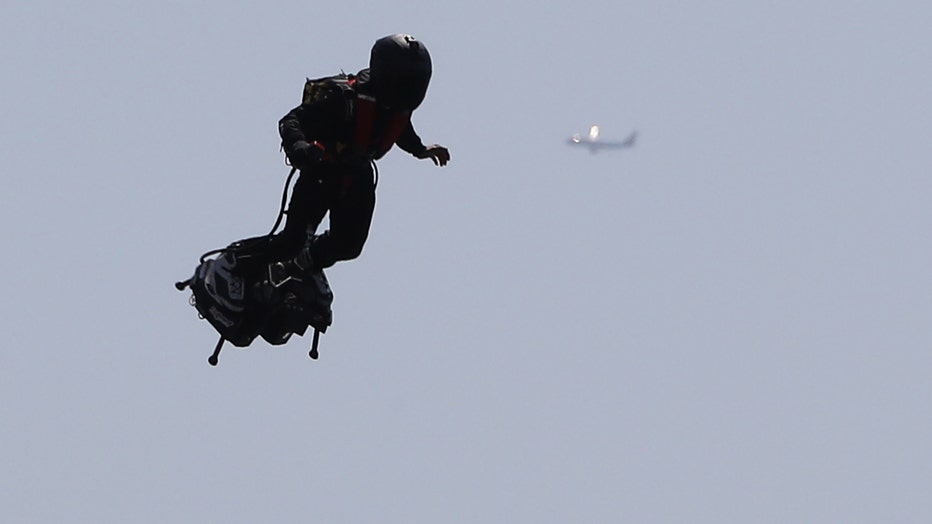 Jetpack Man Over Los Angeles May Be Balloons, F.B.I. Says - The New York  Times