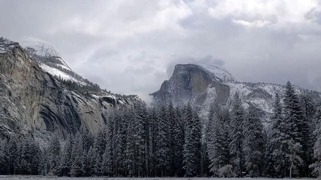 2 killed in rockslide at entrance to Yosemite National Park