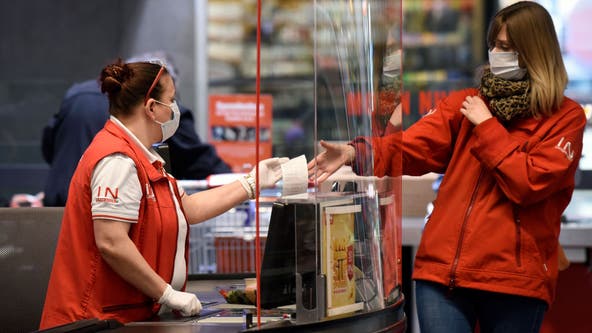 LB council moves to require extra $4-per-hour pay for frontline grocery workers