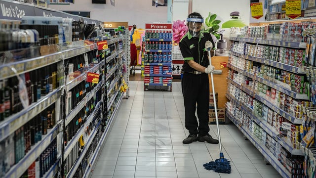 Unions for frontline workers call for 4-week shutdown in LA County in January amid COVID-19 surge